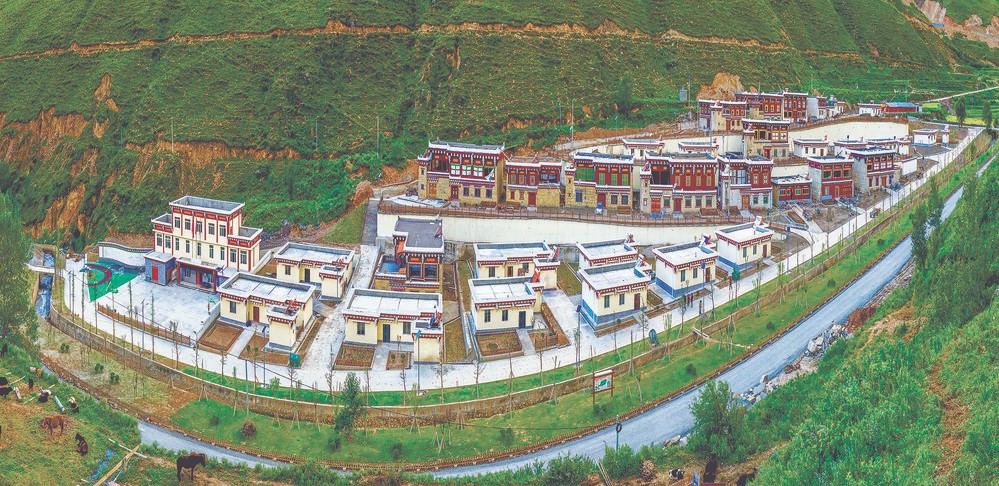 寬暢平坦的通鄉(xiāng).jpg 寬暢平坦的通鄉(xiāng).jpg