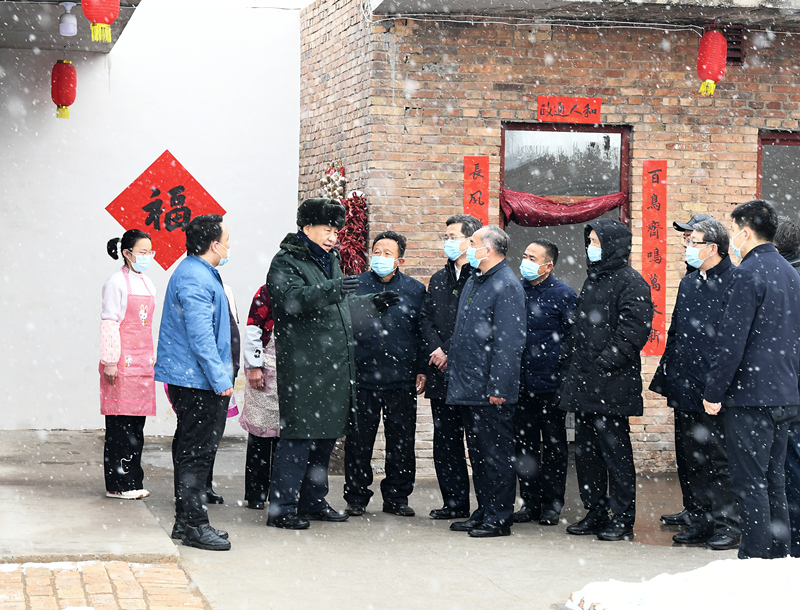 2022年1月26日，習近平總書記在山西霍州馮南垣村受災村民師紅兵家看望。